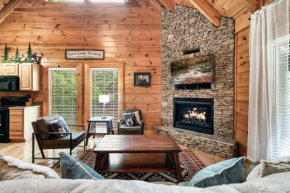 Pet Friendly Luxurious 1BR HOT TUB Pool Table FREE Attraction Tickets